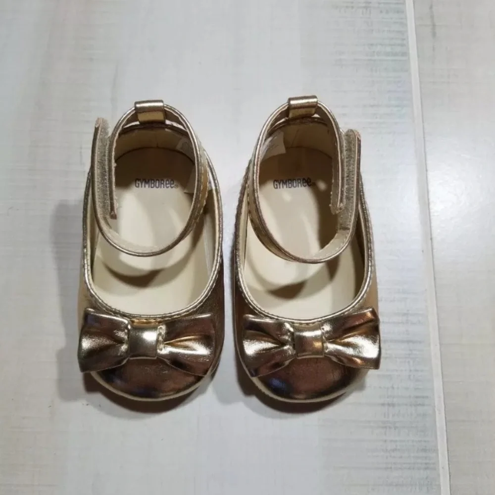 EUC Lot 7 pair Infant Shoes sz 2‎